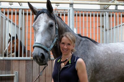 Mobile Tierarztpraxis für Pferde steht in Lengenfeld in den Startlöchern - Nicole Heckel liegen Pferde am Herzen. Mit neun Jahren begann sie mit dem Reiten. Jetzt eröffnet die Tierärztin in Lengenfeld ihre mobile Pferde-Praxis. 