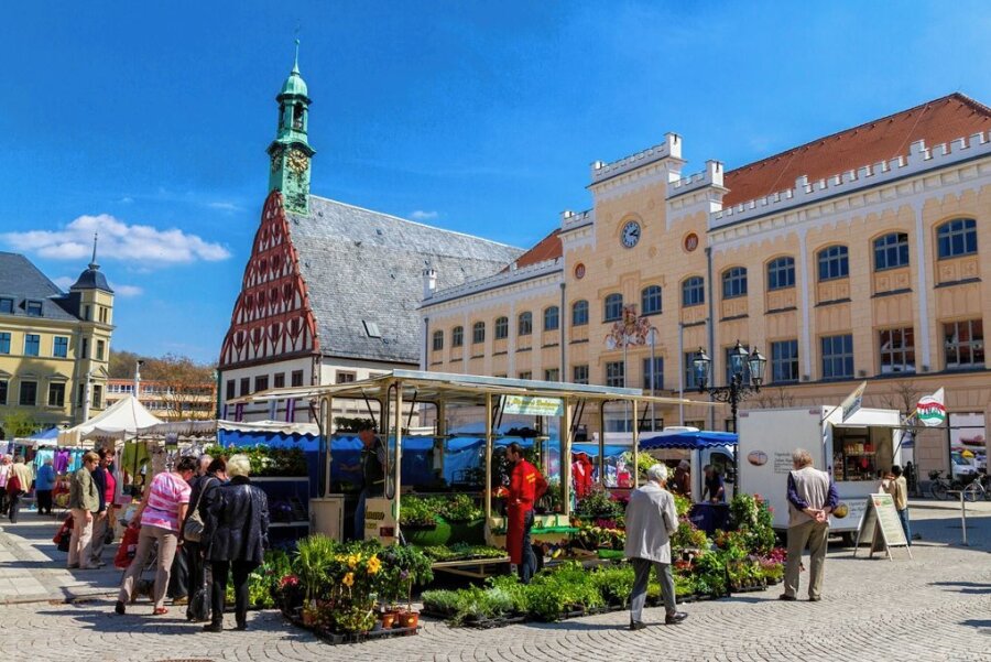 Mobiler Wochenmarkt ab Mittwoch in Zwickau - Märkte vor dem Zwickauer Rathaus sind beliebt. Im März beginnt die richtige Marktsaison. Bereits ab kommendem Mittwoch wird es aber wöchentlich einen mobilen Wochenmarkt geben. 