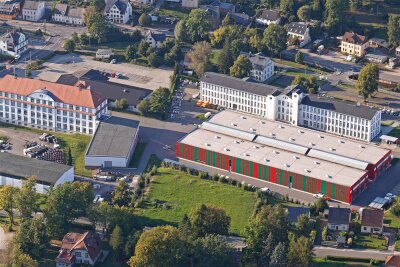 Mobilfunk-Spezialist wächst weiter in Oberlungwitz - Das Mugler-Gelände wird mit einer weiteren Halle sowie Park- und Lagerflächen ergänzt.