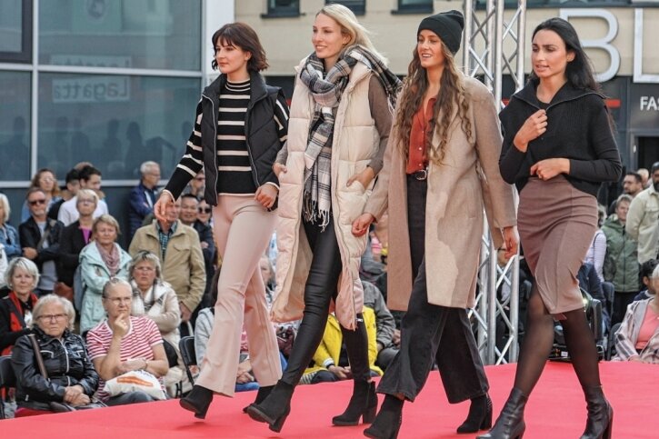 Modegeschäfte des Einkaufszentrums Galerie Roter Turm zeigten am Samstag eine aktuelle Auswahl von Herbstmode beim "Fashion Day.