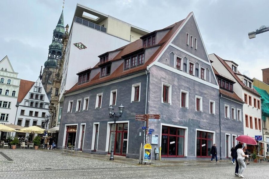Mode oder Gaststätte – Was wird aus dem leer stehenden Geschäft am Zwickauer Hauptmarkt? - In dieses historisch wertvolle Gebäude am Zwickauer Hauptmarkt soll bald wieder ein Geschäft einziehen.