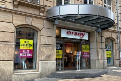 Modekette Orsay schließt bundesweit 79 Filialen - eine auch in Plauen - Die Plauener Orsay-Filiale befindet sich in bester City-Lage. Derzeit läuft der Ausverkauf.