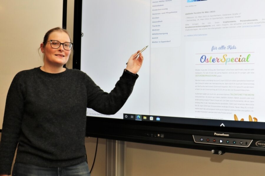 Moderne Tafeln bieten im Unterricht neue Möglichkeiten - Susan Weber ist an der Oberschule Eppendorf Lehrerin für Mathematik und Geschichte. Sie erklärte den Gemeinderäten von Eppendorf kompakt die Funktionsweise der neuen digitalen Tafeln. 