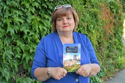 Mörderisches Thüringen: Die Netzschkauer Autorin Petra Steps legt ein neues Buch vor - Petra Steps mit ihrem neuen Buch.