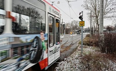 Monatelang Schienenersatzverkehr für Straßenbahnlinie 3 in Zwickau - Am Dreischienengleis zwischen Stadthalle und Glück-Auf-Center müssen Weichen ausgetauscht werden. 