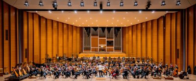 So sieht es aus, wenn 130 Orchestermusiker in der Chemnitzer Stadthalle gemeinsam proben. Hinzu kommen später noch 300 Choristen.  