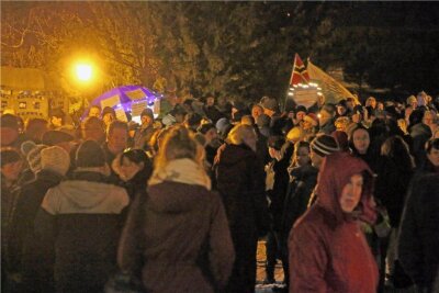 Montagsprotest in Freiberg: Teilnehmerzahl wächst gegenüber Vorwoche - Vom Albertpark aus setzte sich der Zug der Demonstranten kurz nach 18 Uhr in Bewegung. 