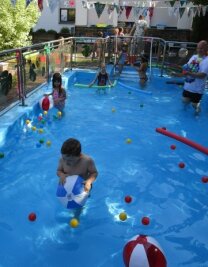 Montessori-Kinderhaus feiert coole Pool-Party - Dank des von der Lebenshilfe sanierten Schwimmbeckens war die Pool-Party möglich. 