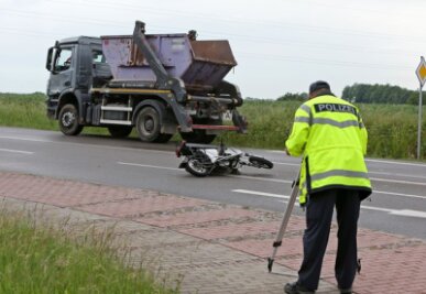 Mopedfahrer stirbt bei schwerem Verkehrsunfall - Der Unfall zwischen dem Mopedfahrer und dem Lkw ereignete sich auf der S 288.