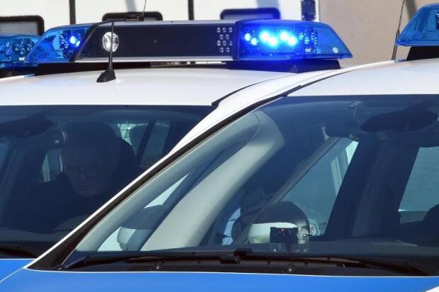 Mopedfahrer unter Drogen flüchtet vor Kontrolle - eine Flucht vor einer Polizeikontrolle hat einem jungen Mann in Oederan am Dienstag nichts genützt. Am Ende ging er den Beamten ins Netz. 