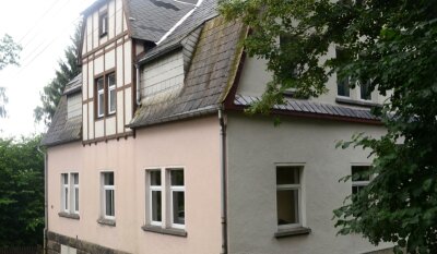 Mord an 72-Jährigem erneut Thema bei "Kripo live" - Dieses Haus an der Falkensteiner Straße in Mühlgrün ist offenbar Tatort eines Verbrechens gewesen.