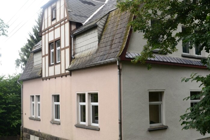 Mord an 72-Jährigem erneut Thema bei "Kripo live" - Dieses Haus an der Falkensteiner Straße in Mühlgrün ist offenbar Tatort eines Verbrechens gewesen.