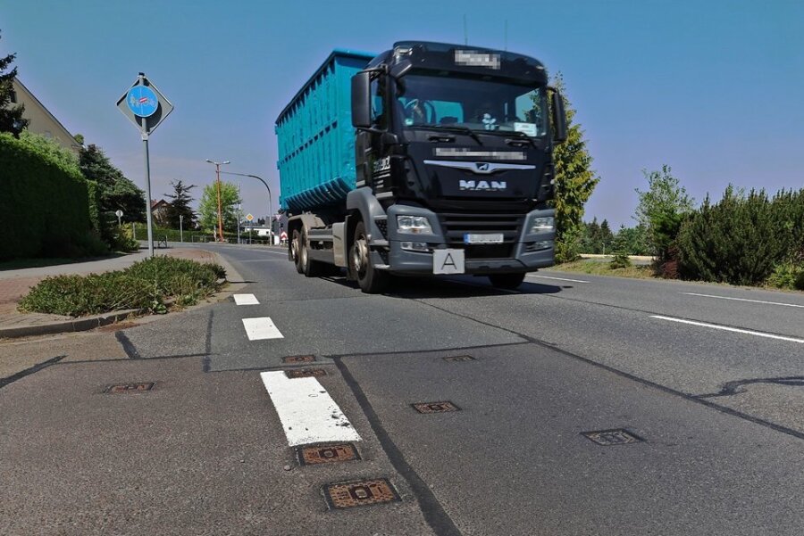 Zu viele Lastwagen und klappernde Abschlussdeckel von Gasschiebern sind nach Meinung der Anwohner der Altenburger Straße im Zwickauer Stadtteil Mosel schuld an der Lärmbelastung. 