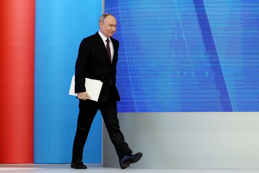 Moskau bereitet sich offenbar auf Konfrontation mit Nato vor - Hat die Wirtschaft an die Bedürfnisse des Ukraine-Kriegs angepasst, der mehr kostet als erwartet: Wladimir Putin.
