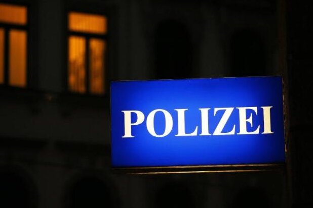 Motoroller gestohlen - Polizei findet Videoaufnahme bei Verdächtigem - Nach dem Diebstahl eines Motorrollers am frühen Freitagmorgen in Zwickau haben Polizeibeamte in der Nähe des Tatortes einen 17- und einen 19-Jährigen gestellt.
