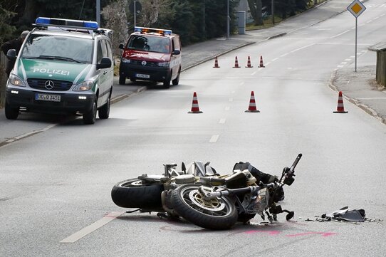 Motorradfahrer bei Unfall in Chemnitz schwer verletzt - 