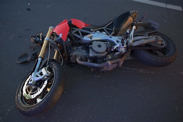 Motorradfahrer bei Unfall schwer verletzt - 
