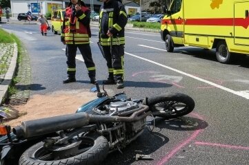 Motorradfahrer bei Unfall verletzt - Der Fahrer dieses Motorrads wurde schwer verletzt. 