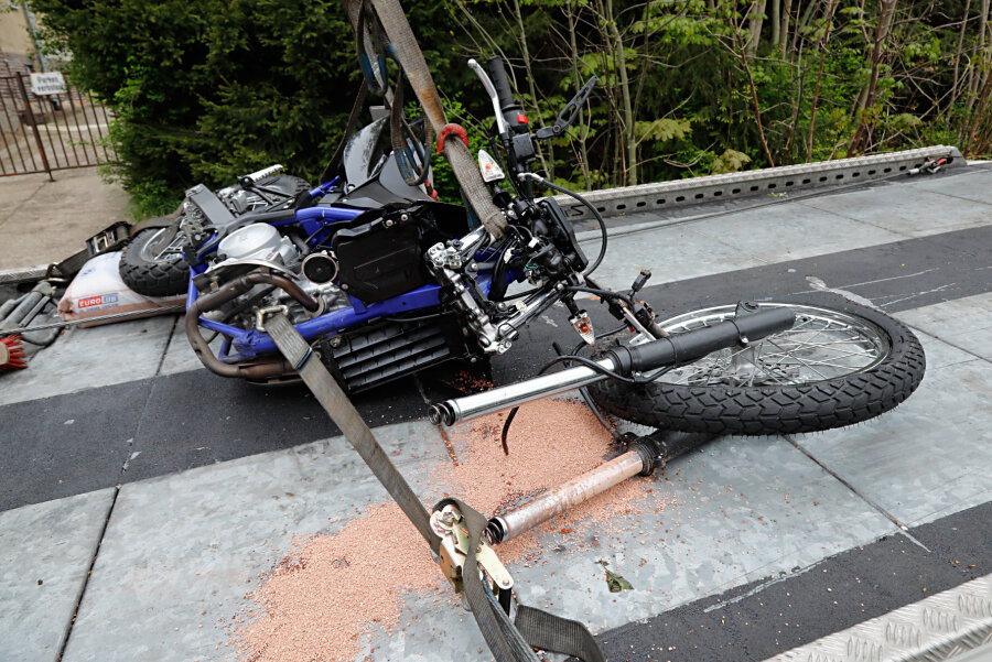 Motorradfahrer bei Unfall verletzt - 