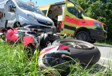 Motorradfahrer bei Zusammenstoß mit Audi schwer verletzt - Ein 49 Jahre alter Motorradfahrer ist bei einem Zusammenstoß mit einem Audi am Freitvormittag in Pockau-Lengefeld schwer verletzt worden.