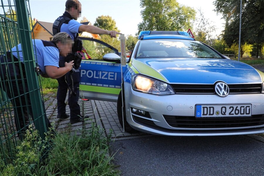 Motorradfahrer kollidiert in Chemnitz mit Streifenwagen - Auf der Eislebener Straße in Chemnitz kollidierte am Sonntag ein Motorrad mit einem Streifenwagen der Polizei.