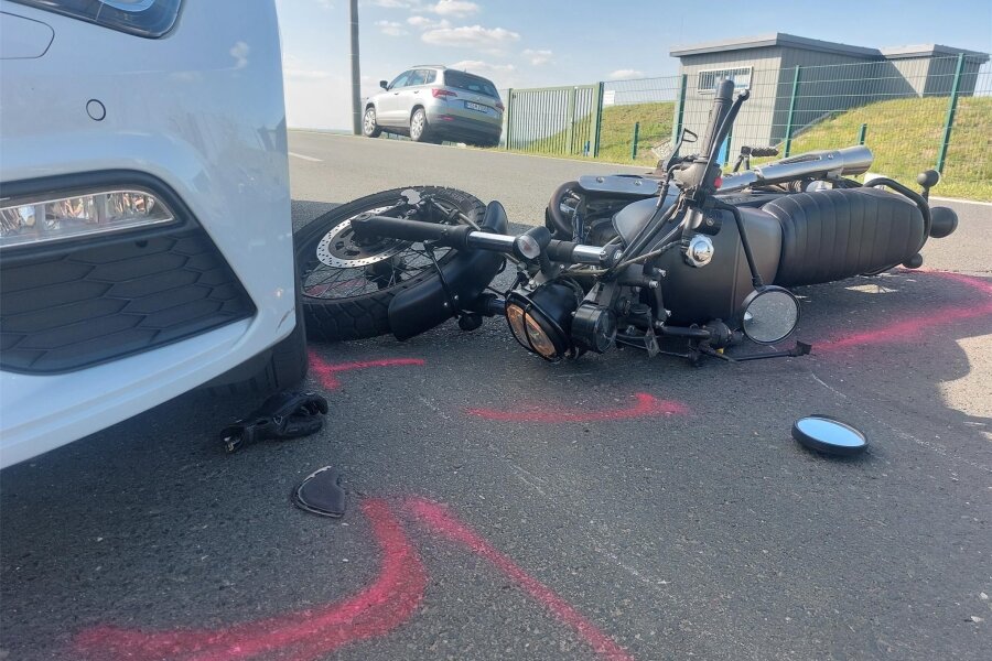 Motorradfahrerin bei Kollision nahe Weißenborn schwer verletzt - Der Unfall ereignete sich am Donnerstagnachmittag auf der Straße Richtung Frauenstein.