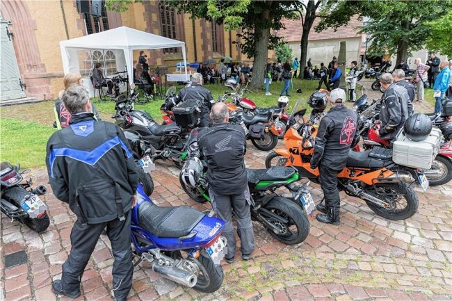Motorradfahrertreffen im Erzgebirge: Vom Rätzteich nun auf den Sauberg - Gottesdienste für Biker, wie beispielsweise hier in Oederan vor einem Jahr, gehören zu den festen Terminen christlicher Biker. 