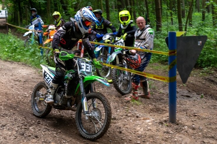 Motorradsportler appellieren an "Wildfahrer" - Motorsportler des MSC Wechselburg trainieren auf ihrer Strecke legal - wie hier der elfjährige Matti.