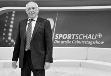 "Mr. Sportschau" Ernst Huberty mit 96 Jahren gestorben - «Sportschau»-Pionier Ernst Huberty ist tot. Wie der Westdeutsche Rundfunk (WDR) mitteilte, ist der Fernseh-Journalist und Fußball-Kommentator am Montag im Alter von 96 Jahren gestorben.