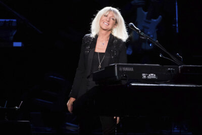 Mrs. Wonderful: Fleetwood-Mac-Sängerin Christine McVie ist tot - Christine McVie 2014 bei einem Auftritt in New York