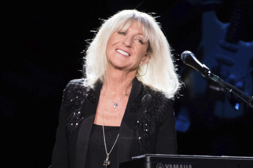 Mrs. Wonderful: Fleetwood-Mac-Sängerin Christine McVie ist tot - Christine McVie 2014 bei einem Auftritt in New York
