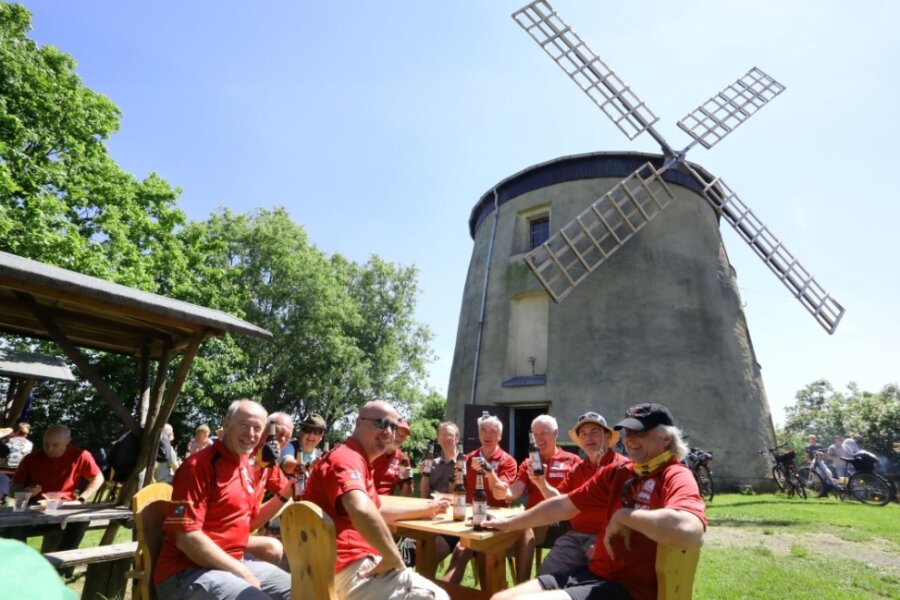 Am Himmelfahrtstag 2019 wurde an der Mühle Tettau im gleichnamigen Schönberger Ortsteil in geselliger Runde gefeiert. 