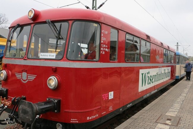 Nach monatelanger Pause fährt am Samstag erstmals wieder die Wisentatalbahn. Die Fahrt beginnt in Schleiz und führt über Mühltroff nach Schönberg.