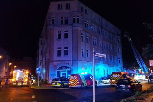 Müllbrand in unbewohntem Gebäude - Die Feuerwehr löschte den Brand in einem unbewohnten Gebäude in Chemnitz.
