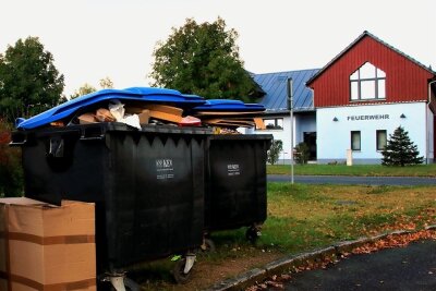 Müllcontainer verschandeln Ortsmitte - Kein schöner Blickfang: Müllcontainer in der Ortsmitte. 