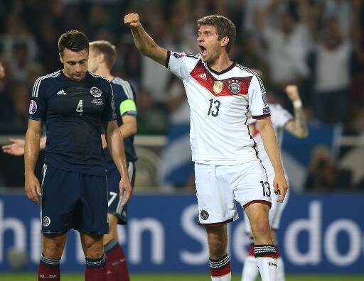 Müller bewahrt Weltmeister Deutschland vor Fehlstart - Müller erzielt beide Treffer beim Sieg gegen Schottland