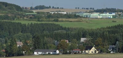 Müllkraftwerk in Oelsnitz geplant - Die Müllverwertungsanlage im Oelsnitzer Industriegebiet Johannisberg liegt nicht weit von den nächsten Häusern entfernt.
