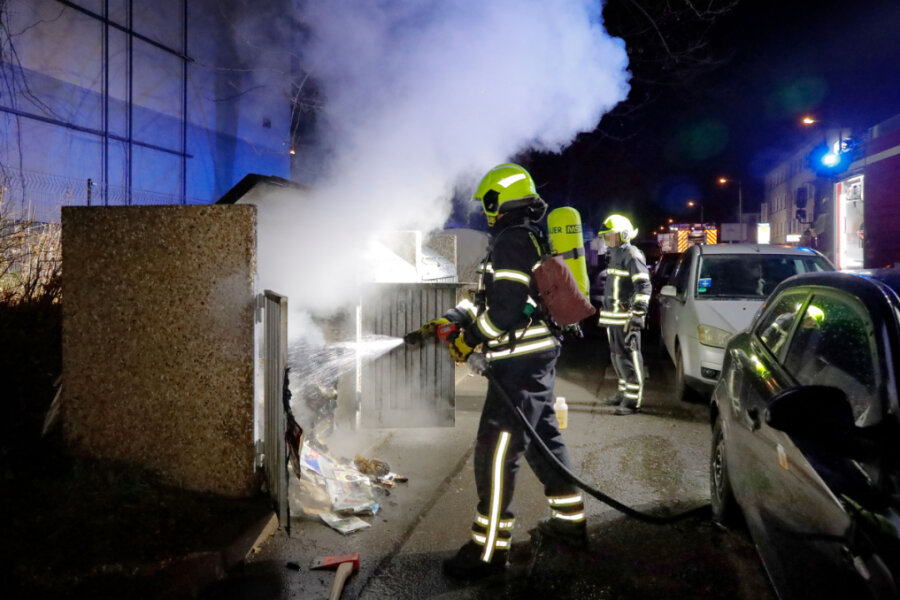 Mülltonnen brennen im Stadtteil Sonnenberg - 