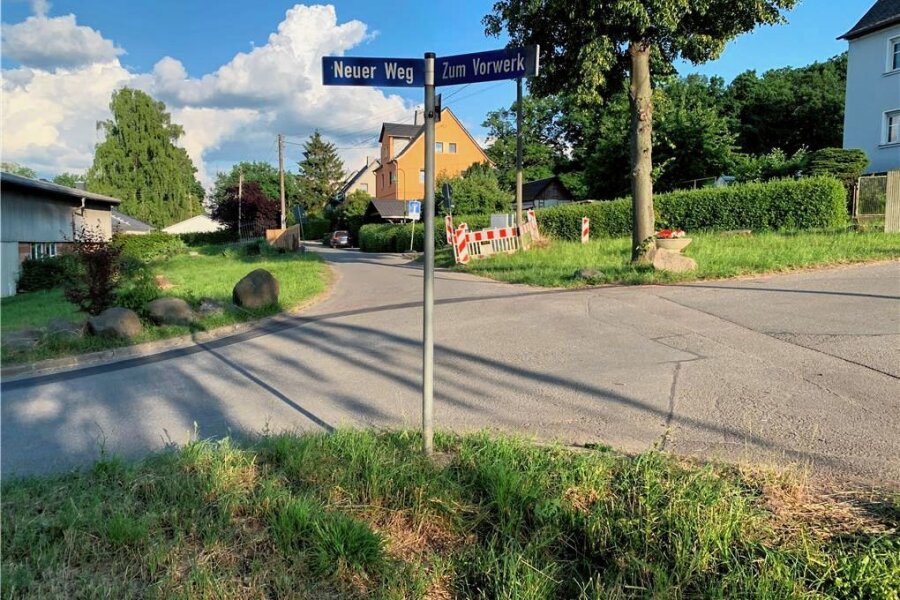 Mülsen baut Radweg auf Straße, die nicht mal Google kennt - Das angerostete Straßenschild zeigt: Die Straße Zum Vorwerk gibt es schon länger. Nur findet man sie schlecht.