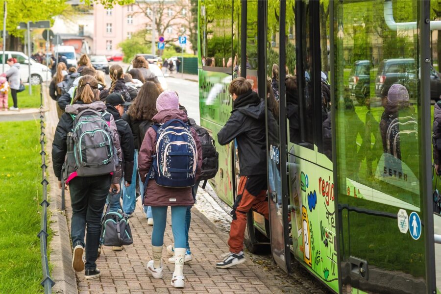 Mülsen/Lichtenstein: Schüler sind Leidtragende des Streiks im öffentlichen Nahverkehr - Viele Schüler im Landkreis Zwickau sind von dem mehrtägigen Streik der Busse des Regionalverkehrs Westsachsen betroffen.