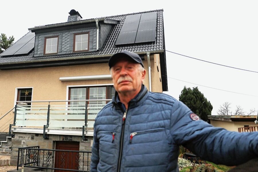 Mülsener wartet seit einem halben Jahr auf letztes Bauteil für seine Solaranlage - Die Module sind längst installiert, auch der Wechselrichter wurde inzwischen geliefert. Doch Dietmar Krügels Solaranlage ist nach einem halben Jahr Wartezeit noch immer nicht vollständig. 