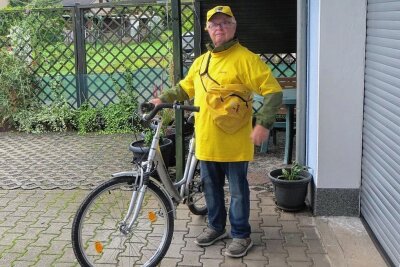Mülsengrund: Fahrradkurier ist vom Drahtesel gestiegen - Klaus Haubold hat beim Radlersonntag im Mülsengrund über Jahrzehnte als Fahrradkurier Sonderumschläge befördert. 