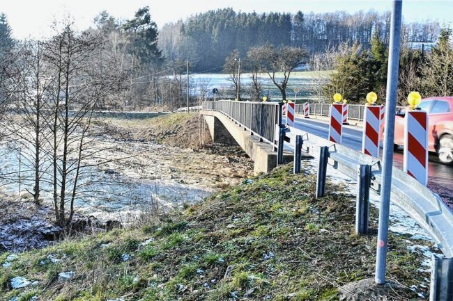 Muldebrücke in Hohentanne ist nicht mehr zu retten - Die Brücke über die Freiberger Mulde am Ortsausgang Hohentanne in Richtung Groß- voigtsberg ist nur noch eingeschränkt befahrbar.
