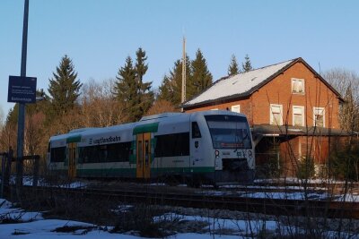 Muldenberg: Ein Bahnhof auf dem Abstellgleis - Seit Mai 2014 hält die Vogtlandbahn nicht mehr am ehemaligen Bahnhof Muldenberg.