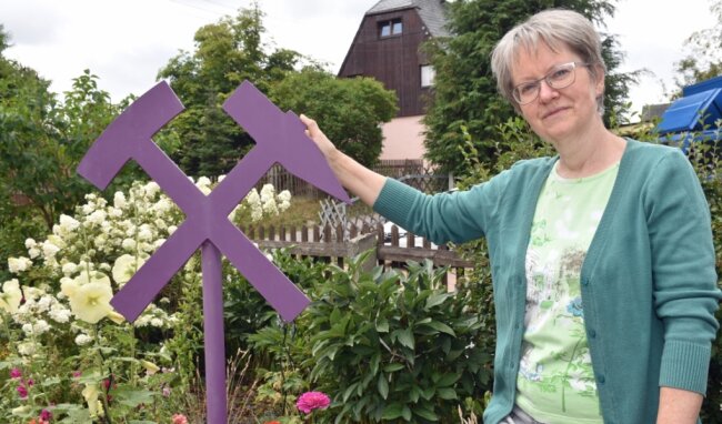 Mundartwort 2022: "Mir wär's lieber, wenn Sie Sommerwürml sogn täten" - Die Crottendorferin Monika Tietze zählt zu den beachteten MundartautorInnen des Erzgebirges, ihre Themen sind die Lebensart der Einheimischen, Naturerlebnisse und Dorfgeschichte. 