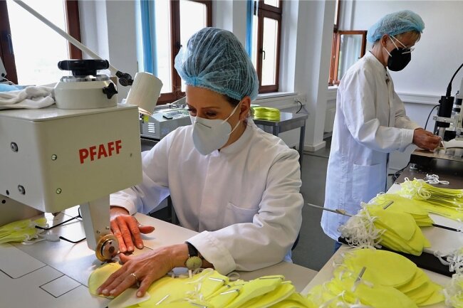 Mundschutz gegen Pollen: Masken aus Meerane sollen Allergikern helfen - In den Räumen der Firma R-Genau Medical in Meerane werden jetzt auch Masken für Allergiker produziert.