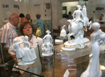 Museum deckt Tisch mit Fraureuther Porzellan - 
              <p class="artikelinhalt">In regelmäßigen Abständen, wie auf dem Foto im September 2006, stellt das Museum Fraureuther Porzellan aus.</p>
            