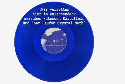 Platz 1 der Charts: Kummers Soloscheibe ist blau. Das Zitat stammt aus dem Song "Schiff".