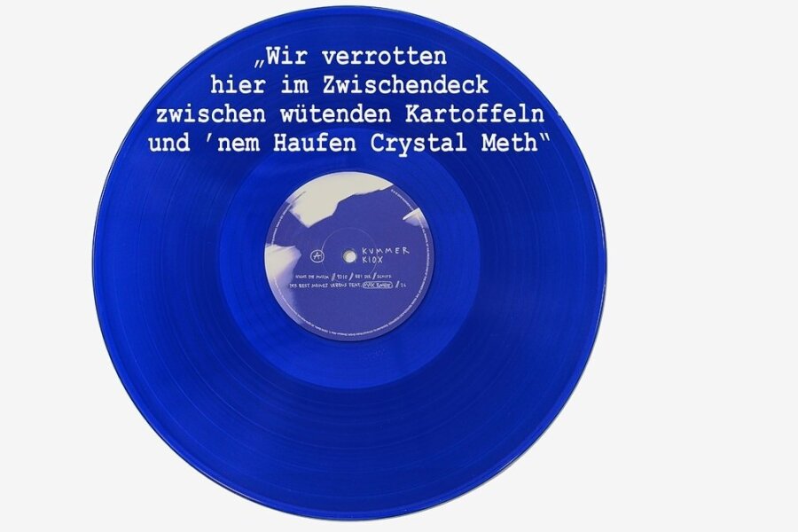 Platz 1 der Charts: Kummers Soloscheibe ist blau. Das Zitat stammt aus dem Song "Schiff".