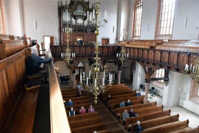 Musikalische Auszeiten in der Kirche und im Pfarrgarten Oederan - Orgelmusik in der Stadtkirche Oederan: Im Sommer gestaltet die Kirchgemeinde ihre Mittagsmusiken als kostenfreies Angebot.